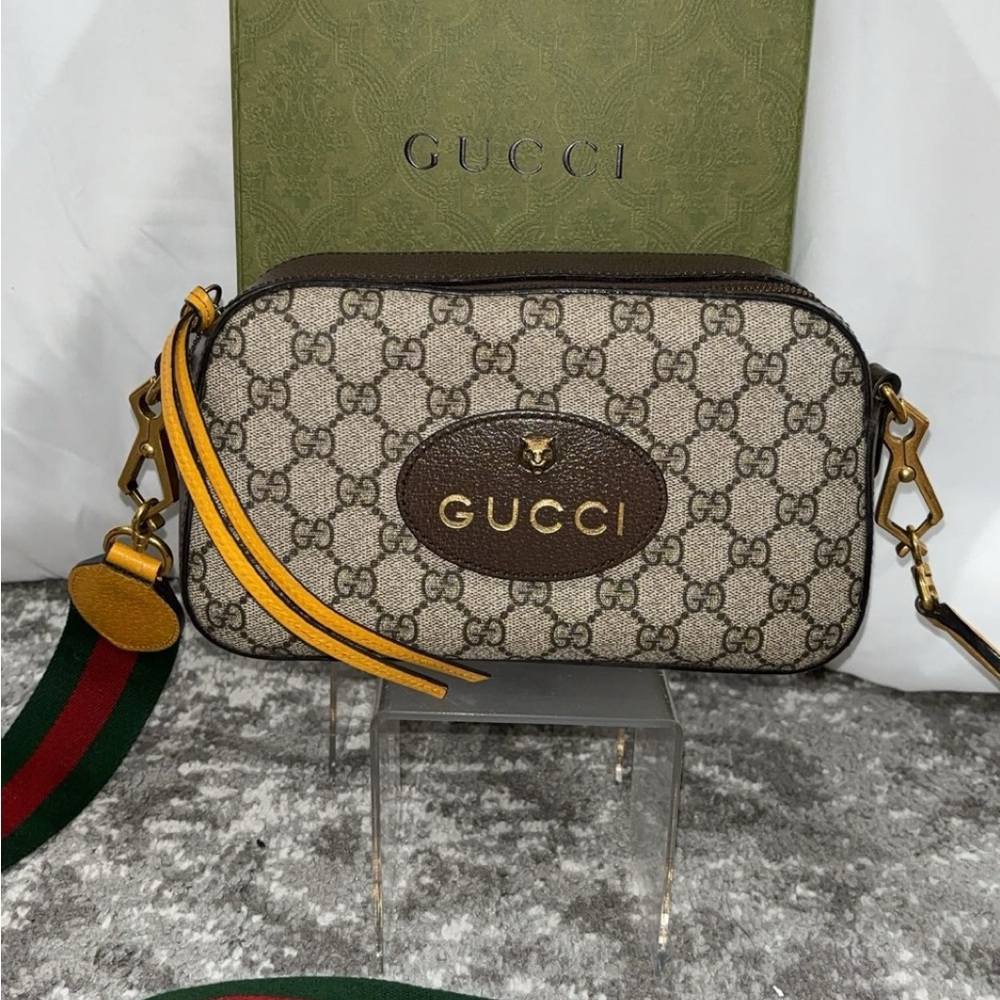 AUTHENTIC GUCCI Beige Neo Vintage GG Supreme Messenger Bag
